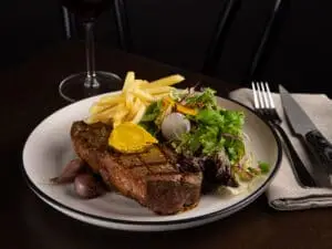 PIG-WHISTLE-HOTEL-EAST-TRENTHAM-PORTERHOUSE-STEAK-300x225