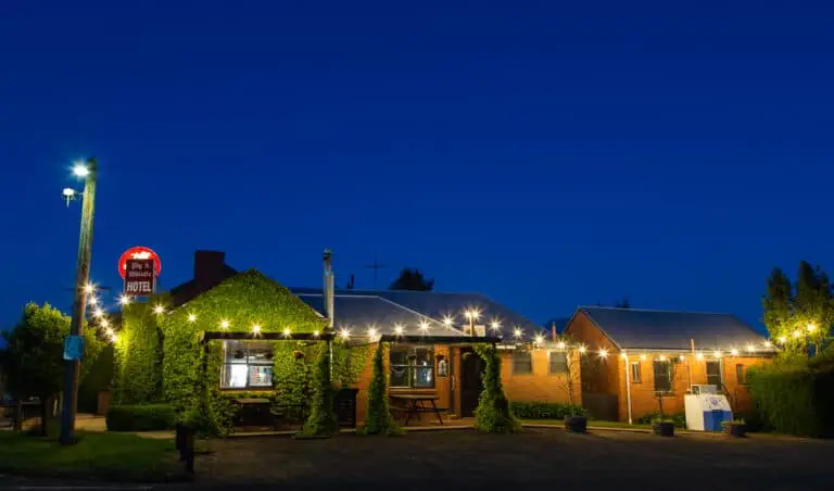 PIG-WHISTLE-HOTEL-EAST-TRENTHAM-VICTORIA-2-768x452